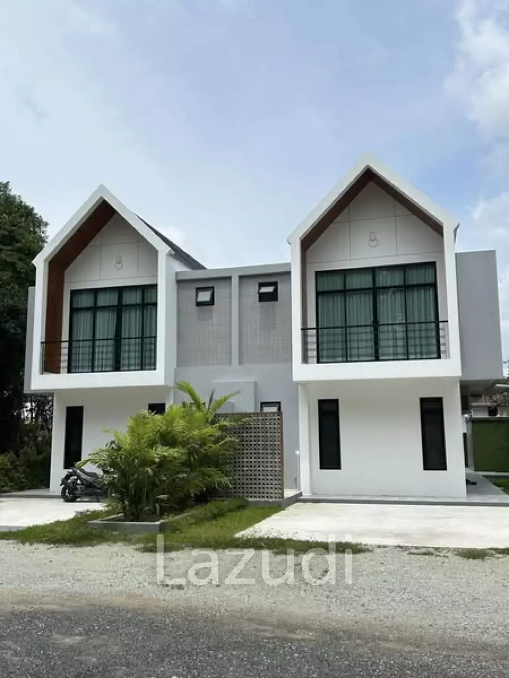 2-Storey 3-Bedroom House for Rent in Pa Klok
