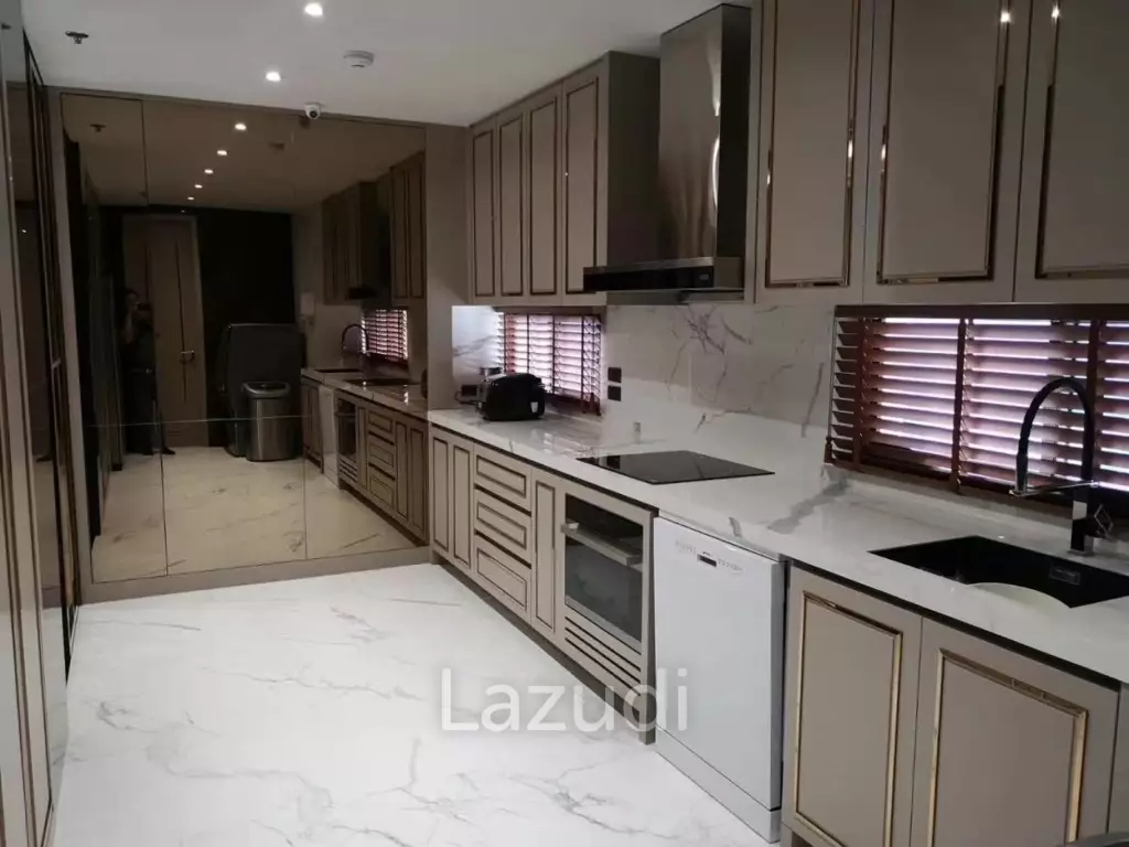 3 Bed 4 Bath 181 SQ.M Grand Diamond Pratunam