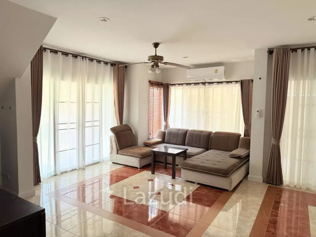 บ้าน 2 ชั้น 3 ห้องนอนให้เช่าในโครงการใกล้สนามบิน เชียงราย