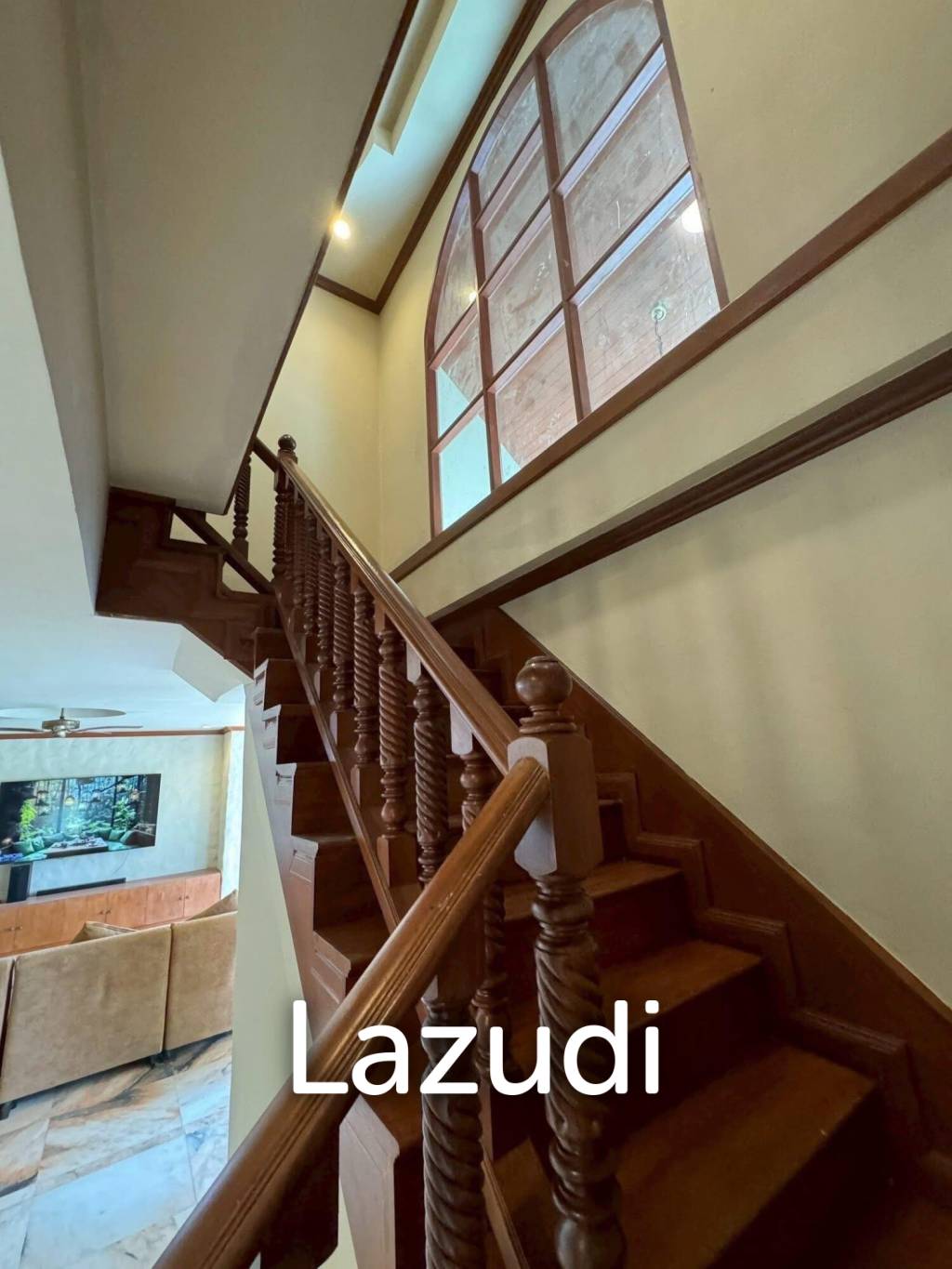 Spacious 5-Bedroom Pool Villa with Panoramic Mountain Views In Chalong