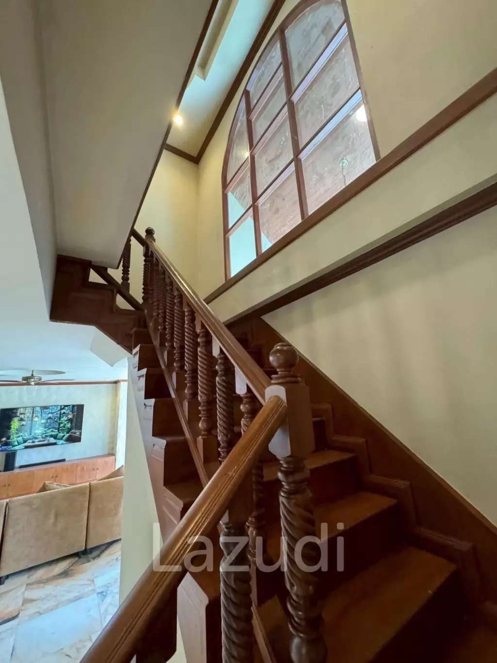 Spacious 5-Bedroom Pool Villa with Panoramic Mountain Views In Chalong