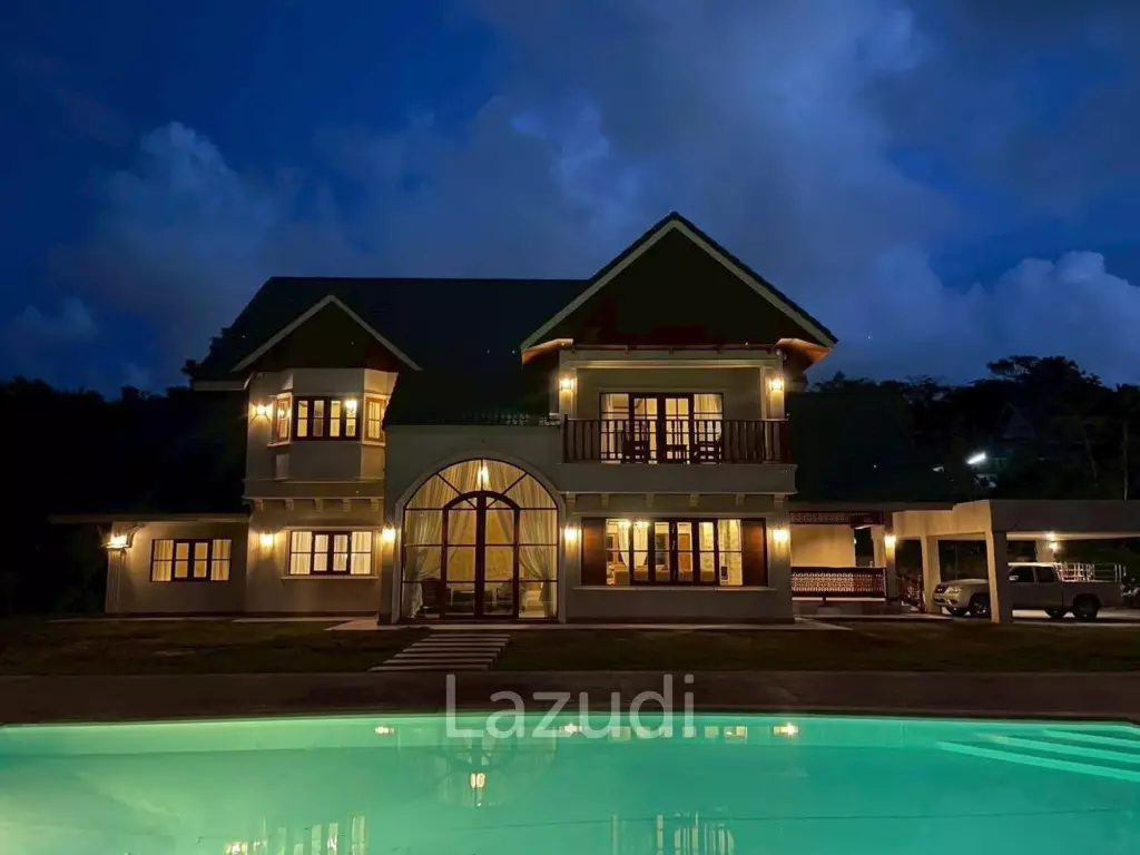 Spacious 5-Bedroom Pool Villa with Panoramic Mountain Views In Chalong