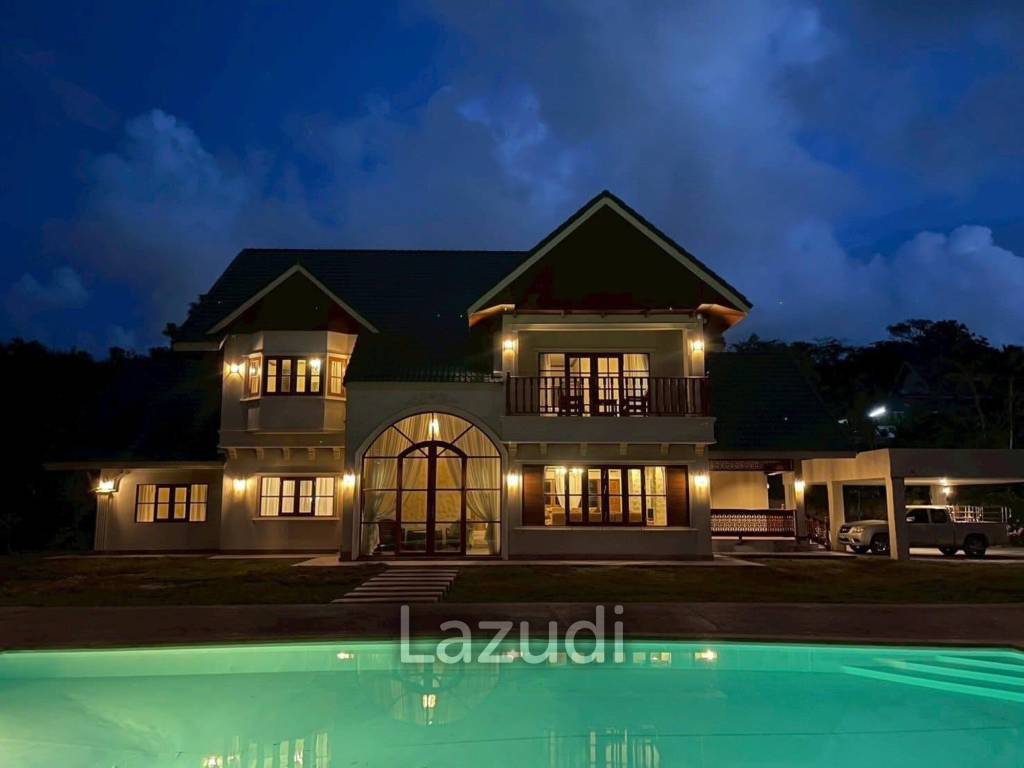 Spacious 5-Bedroom Pool Villa with Panoramic Mountain Views In Chalong