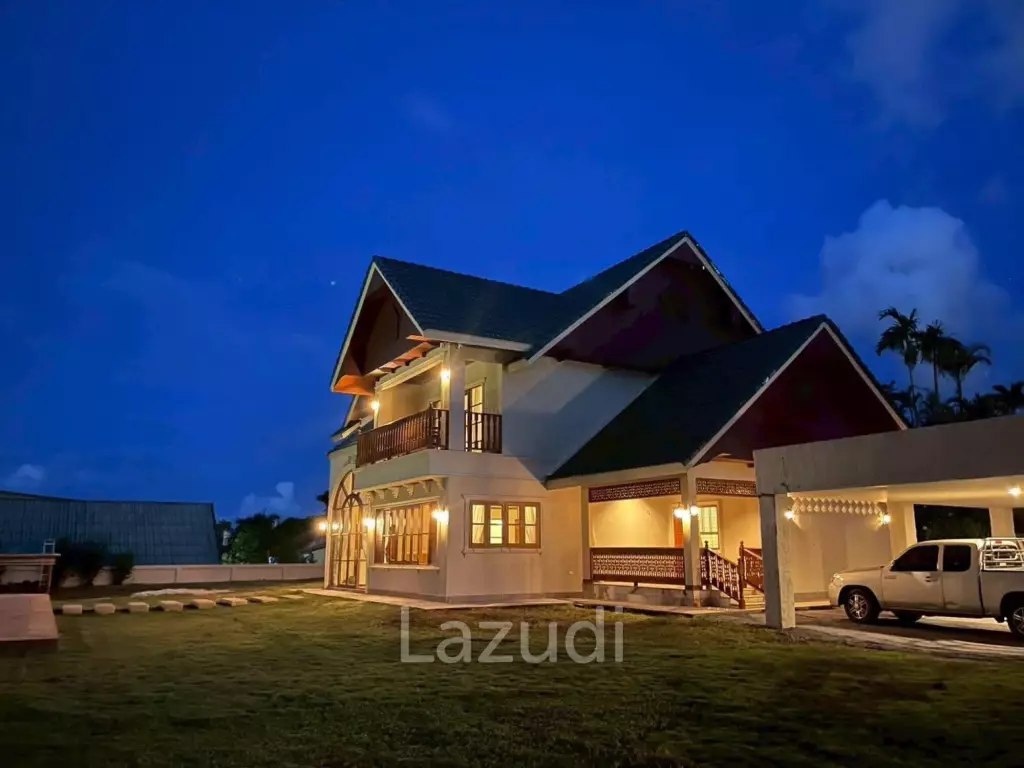 Spacious 5-Bedroom Pool Villa with Panoramic Mountain Views In Chalong