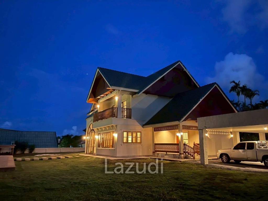 Spacious 5-Bedroom Pool Villa with Panoramic Mountain Views In Chalong