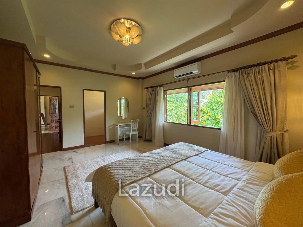Spacious 5-Bedroom Pool Villa with Panoramic Mountain Views In Chalong