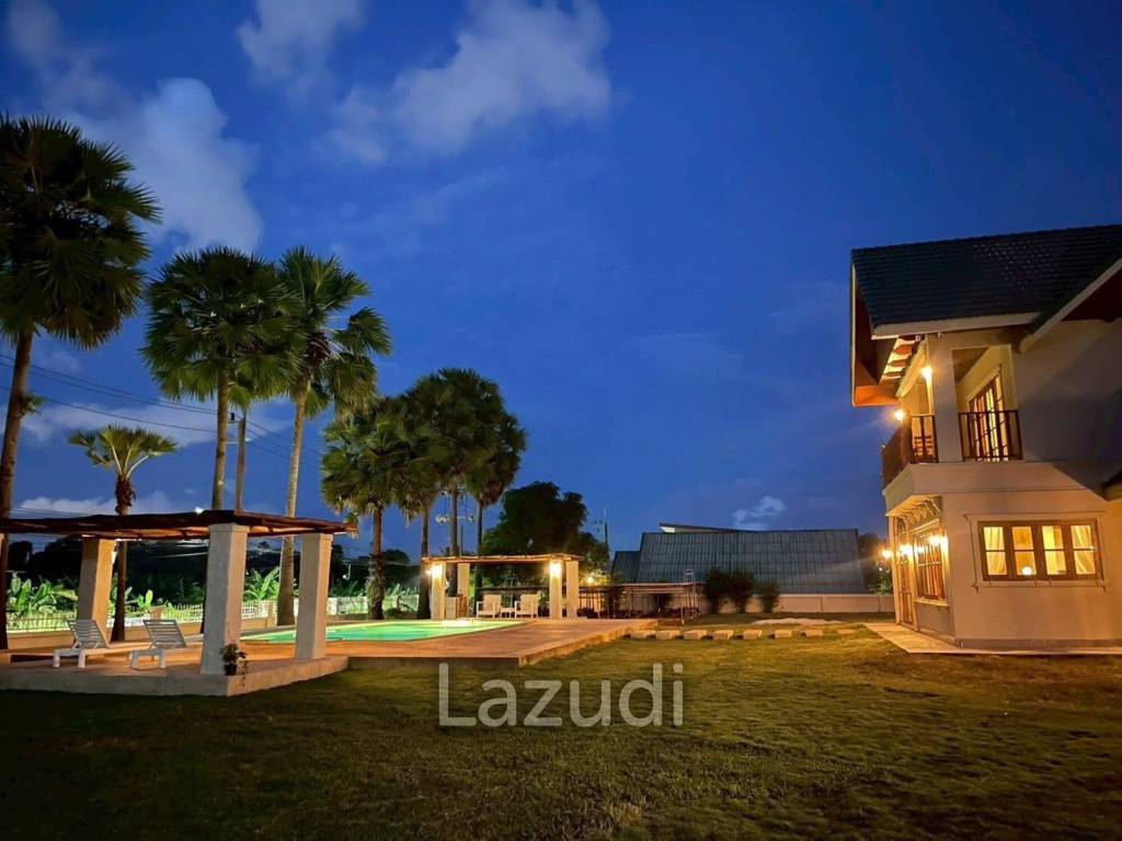 Spacious 5-Bedroom Pool Villa with Panoramic Mountain Views In Chalong