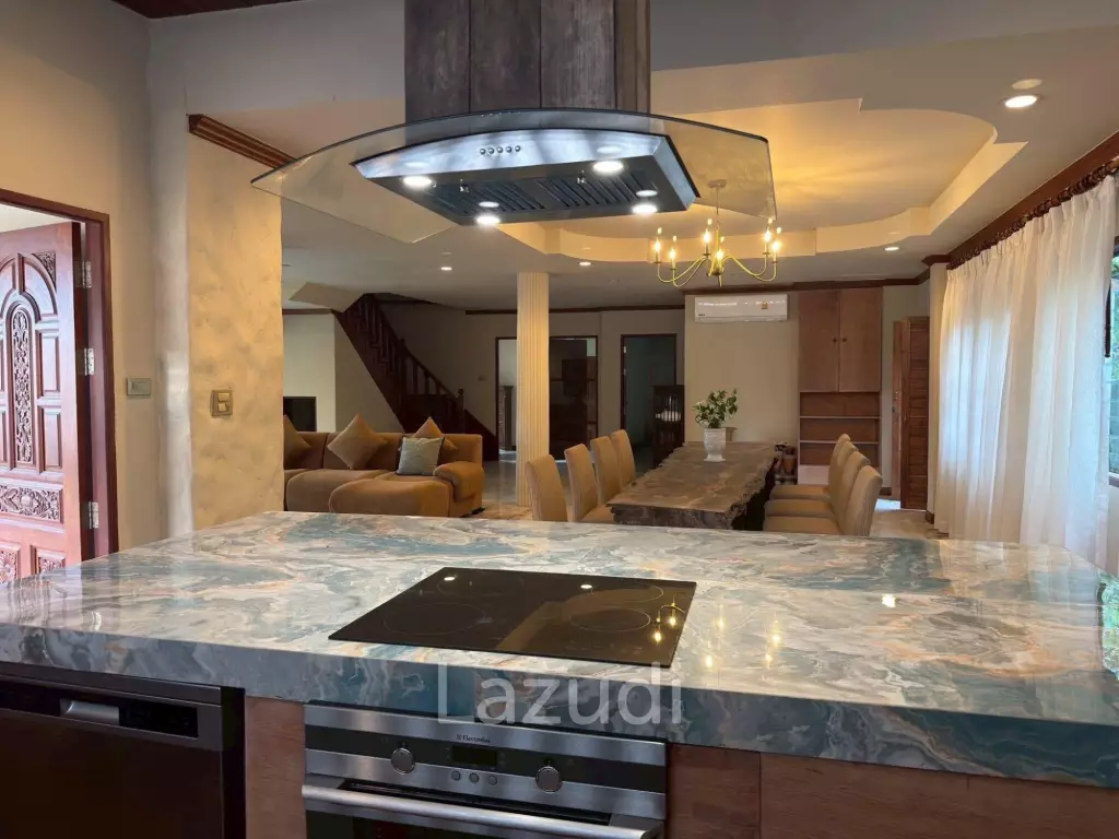 Spacious 5-Bedroom Pool Villa with Panoramic Mountain Views In Chalong
