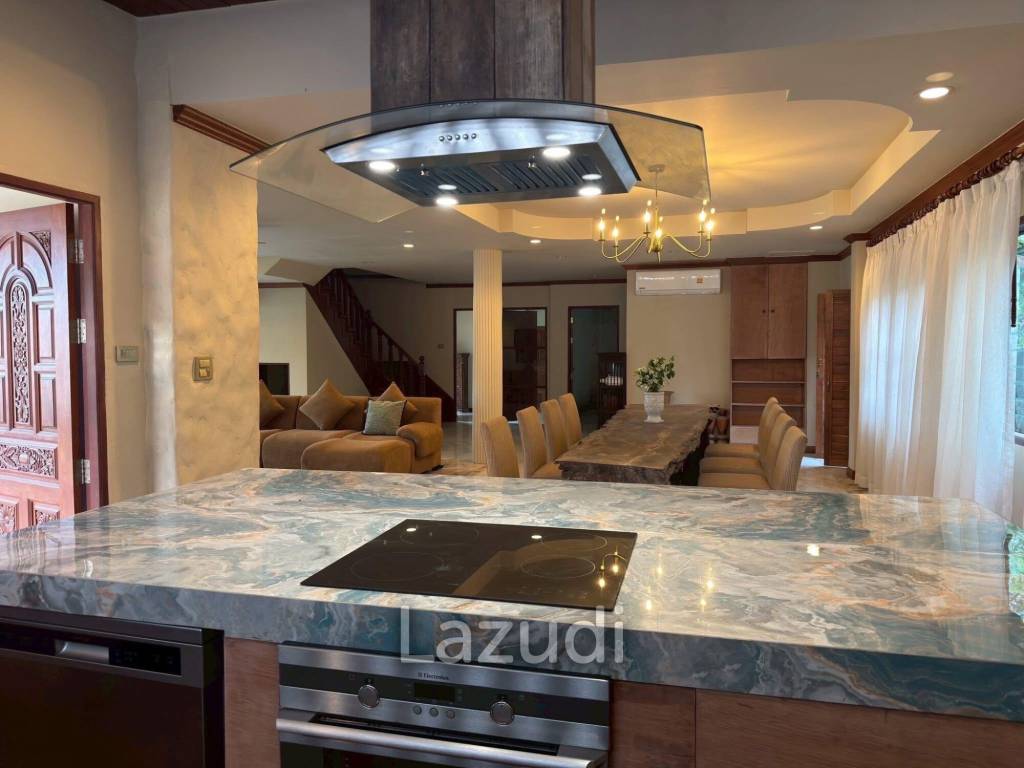 Spacious 5-Bedroom Pool Villa with Panoramic Mountain Views In Chalong