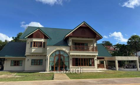 Spacious 5-Bedroom Pool Villa with Panoramic Mountain Views In Chalong