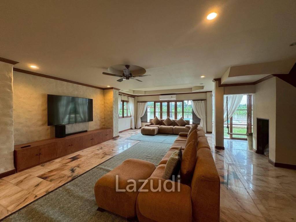 Spacious 5-Bedroom Pool Villa with Panoramic Mountain Views In Chalong