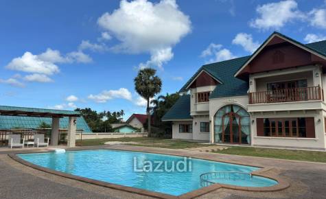 Spacious 5-Bedroom Pool Villa with Panoramic Mountain Views In Chalong