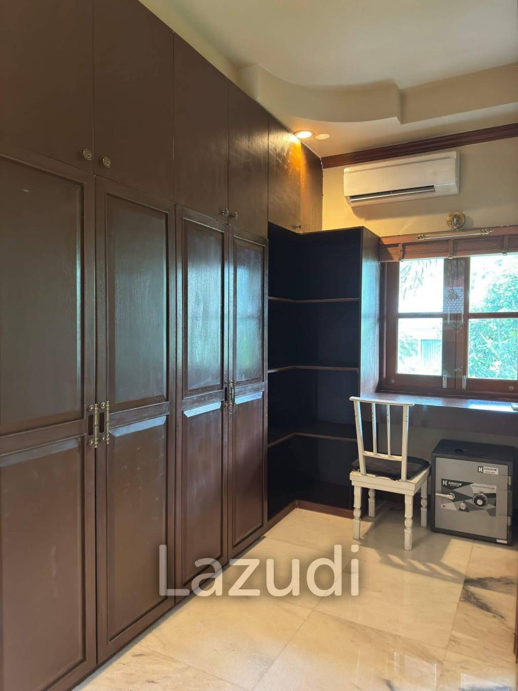 Spacious 5-Bedroom Pool Villa with Panoramic Mountain Views In Chalong
