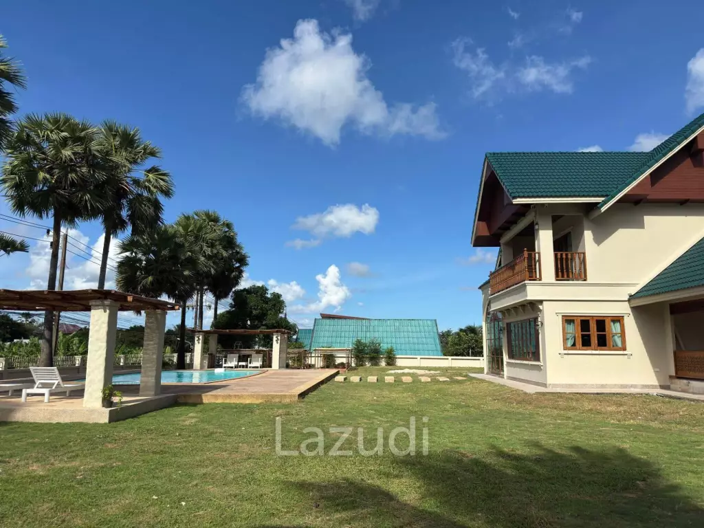 Spacious 5-Bedroom Pool Villa with Panoramic Mountain Views In Chalong