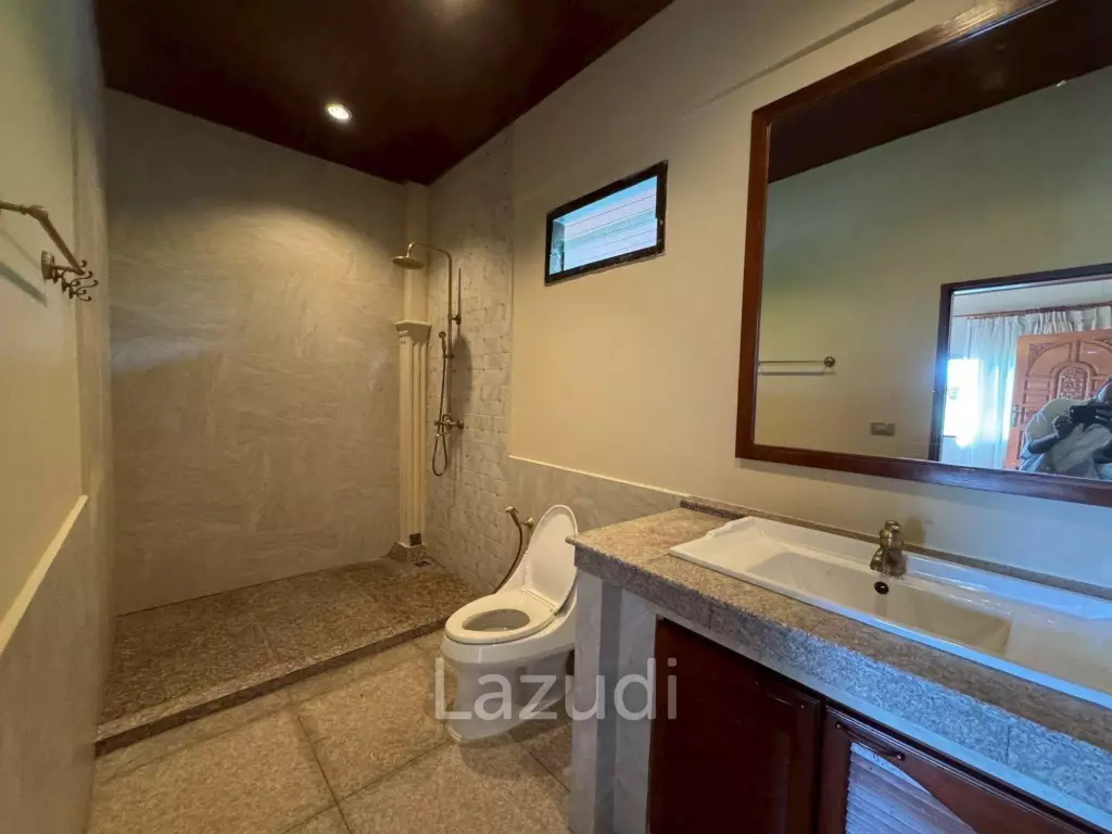 Spacious 5-Bedroom Pool Villa with Panoramic Mountain Views In Chalong