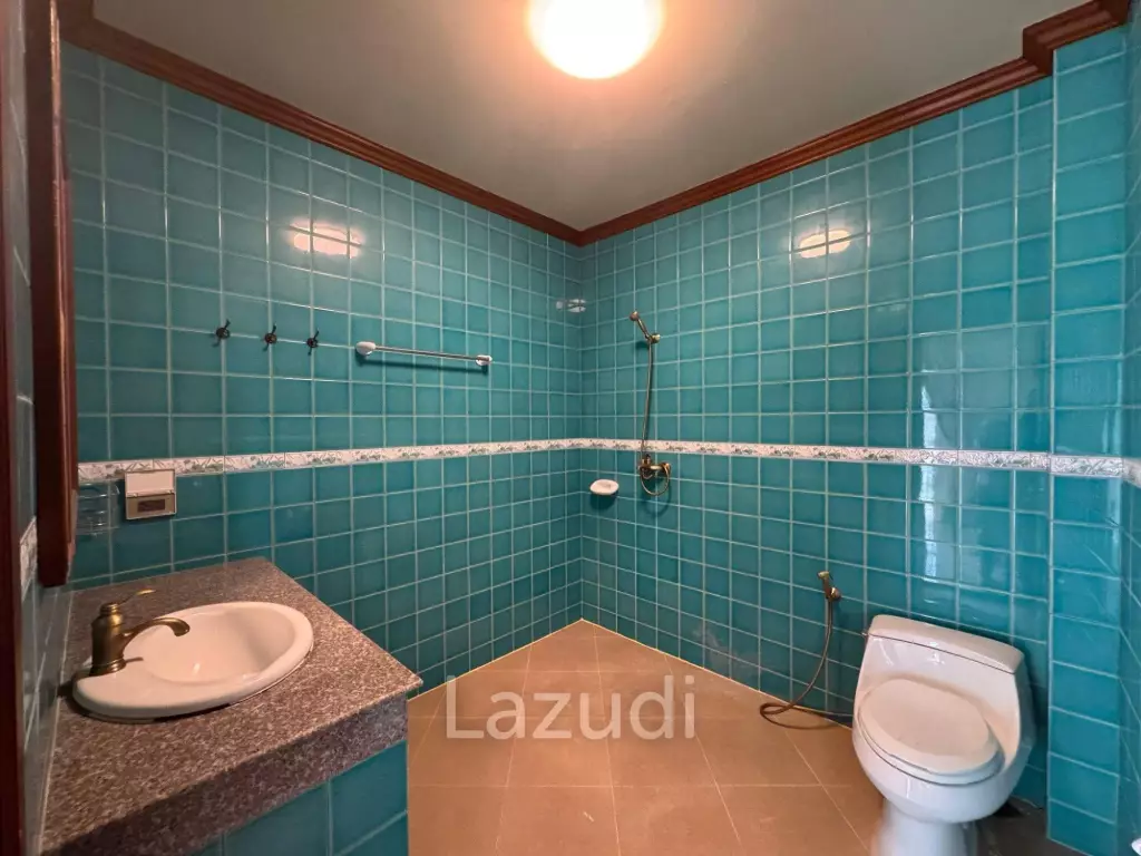 Spacious 5-Bedroom Pool Villa with Panoramic Mountain Views In Chalong
