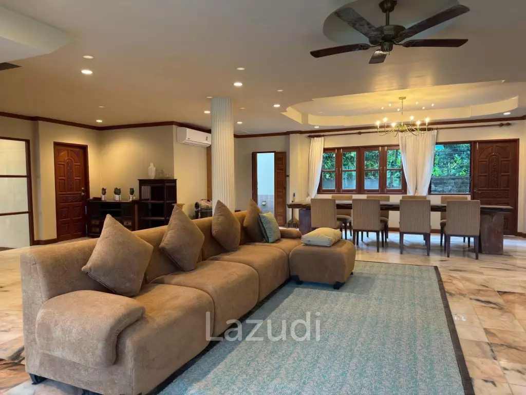 Spacious 5-Bedroom Pool Villa with Panoramic Mountain Views In Chalong