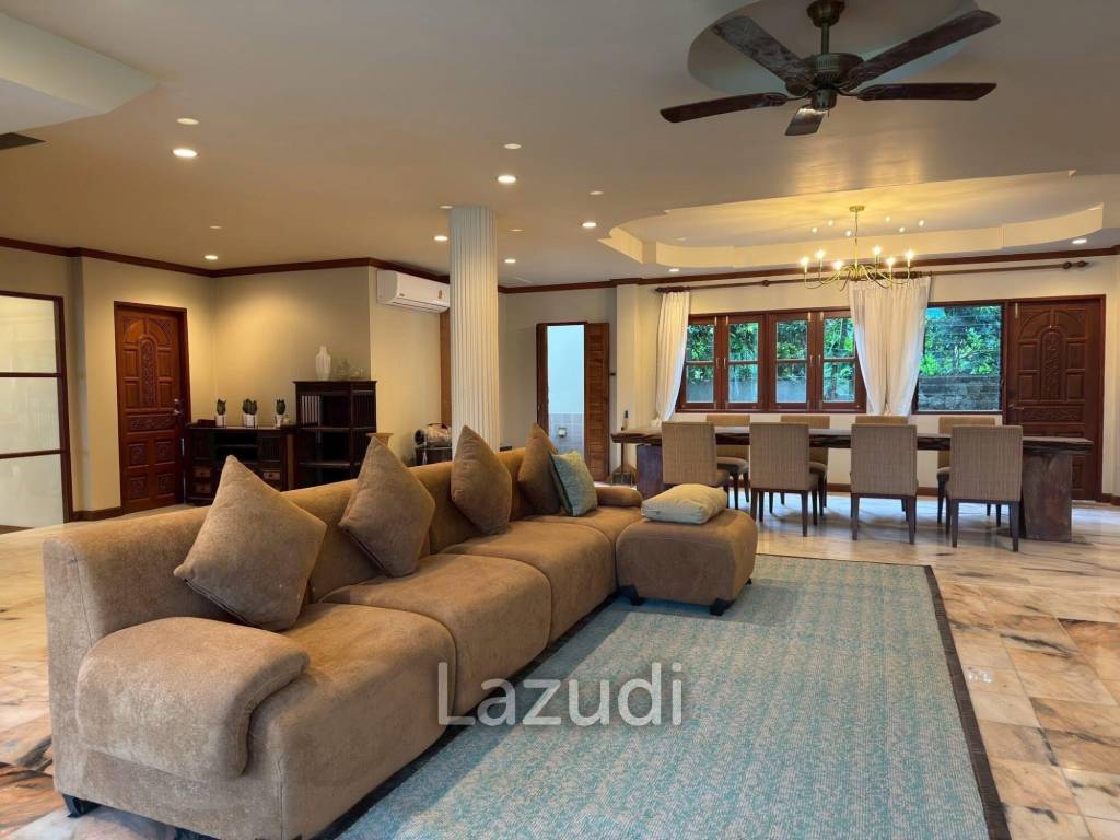 Spacious 5-Bedroom Pool Villa with Panoramic Mountain Views In Chalong