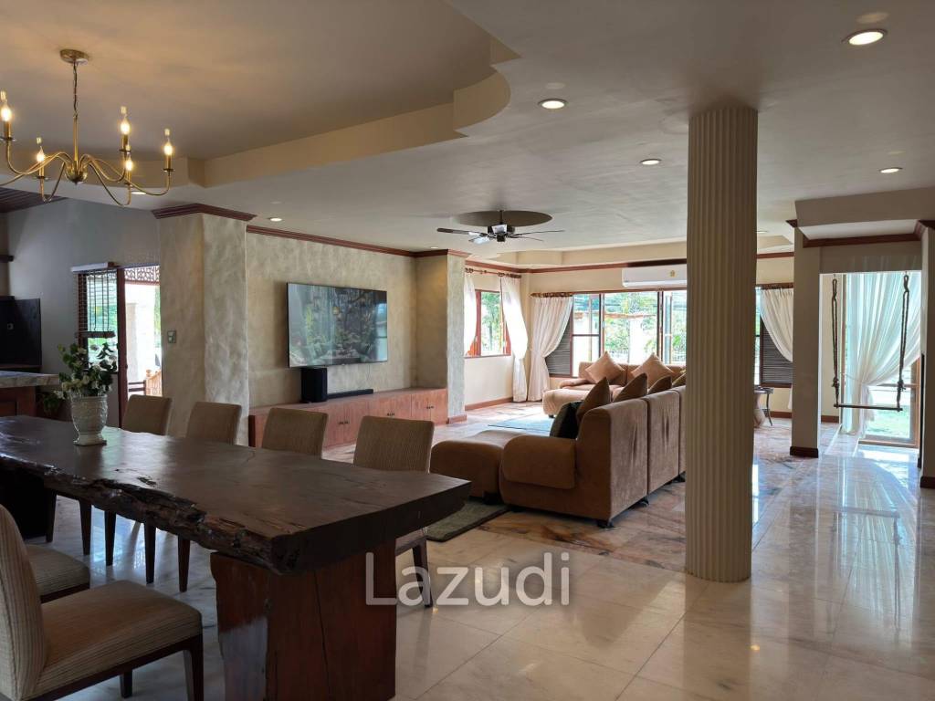 Spacious 5-Bedroom Pool Villa with Panoramic Mountain Views In Chalong