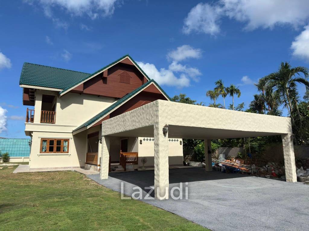 Spacious 5-Bedroom Pool Villa with Panoramic Mountain Views In Chalong