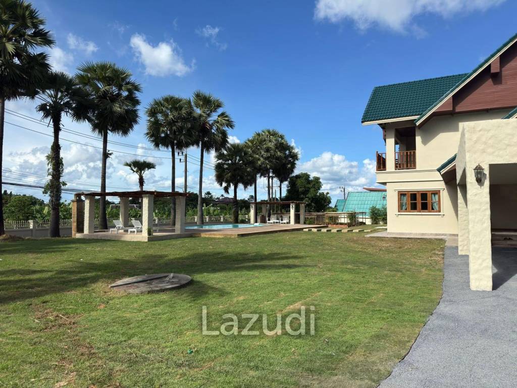 Spacious 5-Bedroom Pool Villa with Panoramic Mountain Views In Chalong