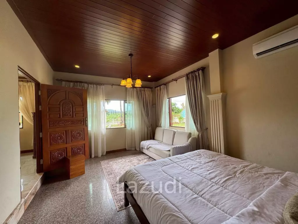 Spacious 5-Bedroom Pool Villa with Panoramic Mountain Views In Chalong