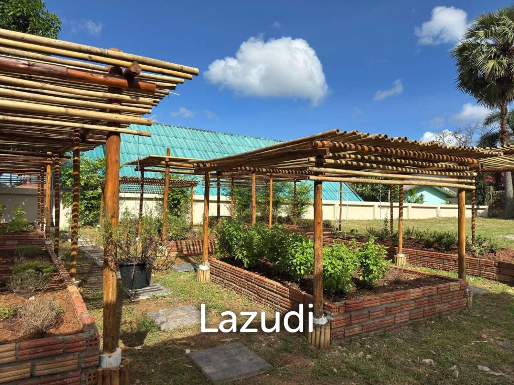 Spacious 5-Bedroom Pool Villa with Panoramic Mountain Views In Chalong