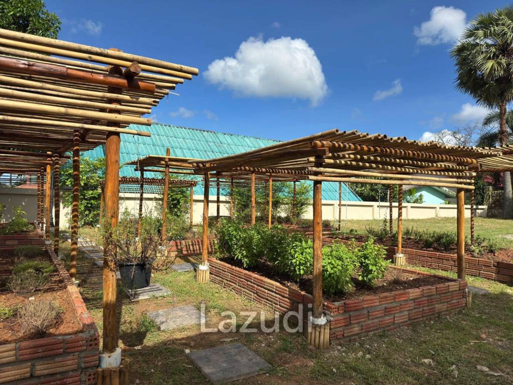 Spacious 5-Bedroom Pool Villa with Panoramic Mountain Views In Chalong
