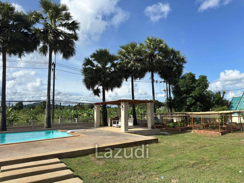Spacious 5-Bedroom Pool Villa with Panoramic Mountain Views In Chalong