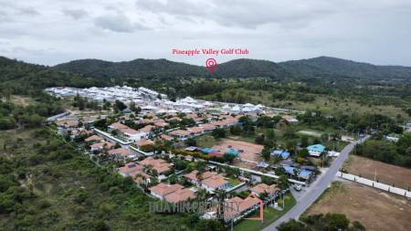 Modern 3 Bed pool villa close to Pineapple Valley golf