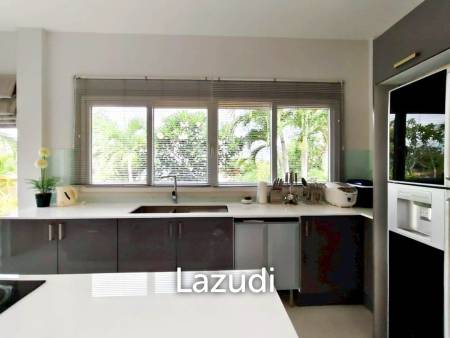Modern 3 Bed pool villa close to Pineapple Valley golf