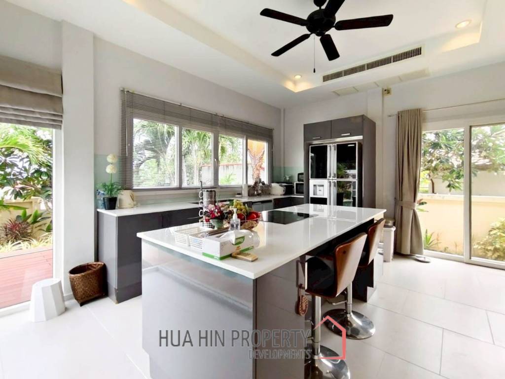 Modern 3 Bed pool villa close to Pineapple Valley golf