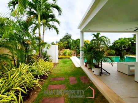 Modern 3 Bed pool villa close to Pineapple Valley golf