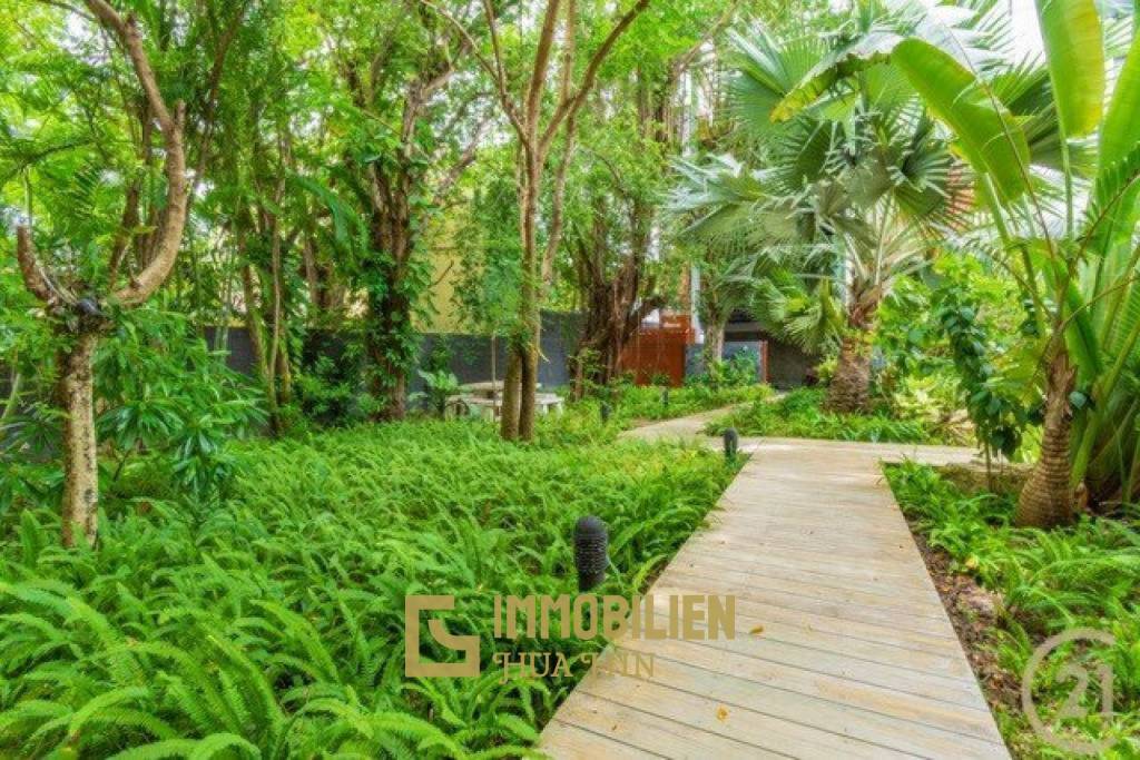 CASA DANG: Geräumige 3-Schlafzimmer-Eigentumswohnung nur 100 Meter vom Khao Takiab Strand entfernt