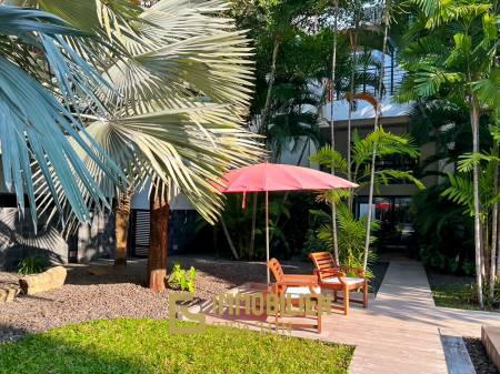 CASA DANG: Geräumige 3-Schlafzimmer-Eigentumswohnung nur 100 Meter vom Khao Takiab Strand entfernt