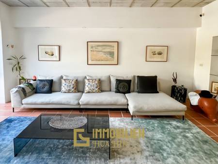 CASA DANG: Geräumige 3-Schlafzimmer-Eigentumswohnung nur 100 Meter vom Khao Takiab Strand entfernt