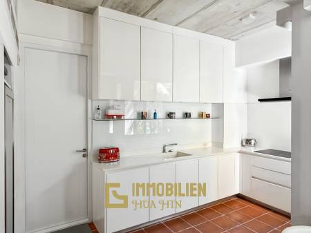 CASA DANG: Geräumige 3-Schlafzimmer-Eigentumswohnung nur 100 Meter vom Khao Takiab Strand entfernt