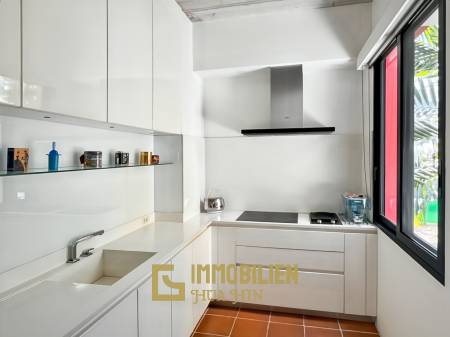 CASA DANG: Geräumige 3-Schlafzimmer-Eigentumswohnung nur 100 Meter vom Khao Takiab Strand entfernt