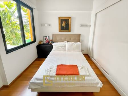 CASA DANG: Geräumige 3-Schlafzimmer-Eigentumswohnung nur 100 Meter vom Khao Takiab Strand entfernt