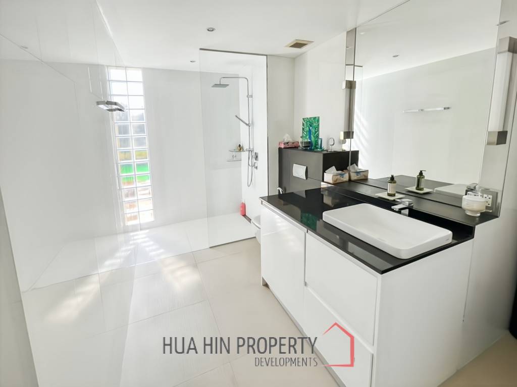 CASA DANG - Spacious 3-Bedroom Condo Just 100 Meters from Khao Takiab Beach