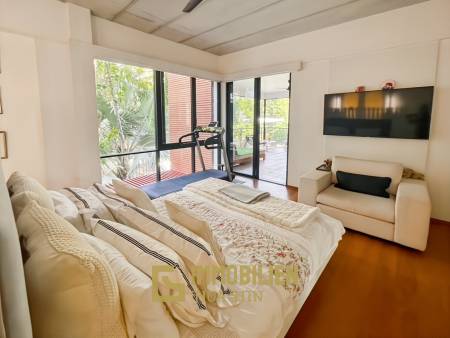 CASA DANG: Geräumige 3-Schlafzimmer-Eigentumswohnung nur 100 Meter vom Khao Takiab Strand entfernt