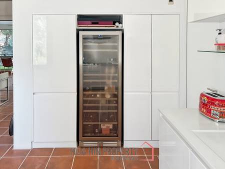 CASA DANG - Spacious 3-Bedroom Condo Just 100 Meters from Khao Takiab Beach