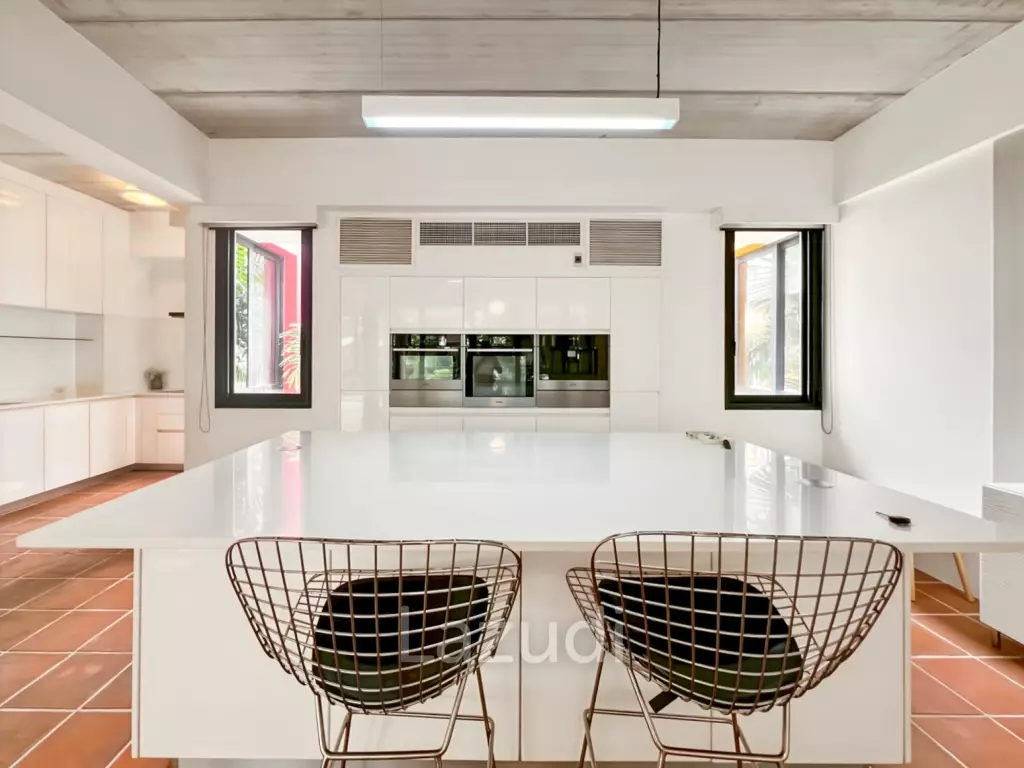 CASA DANG - Spacious 3-Bedroom Condo Just 100 Meters from Khao Takiab Beach