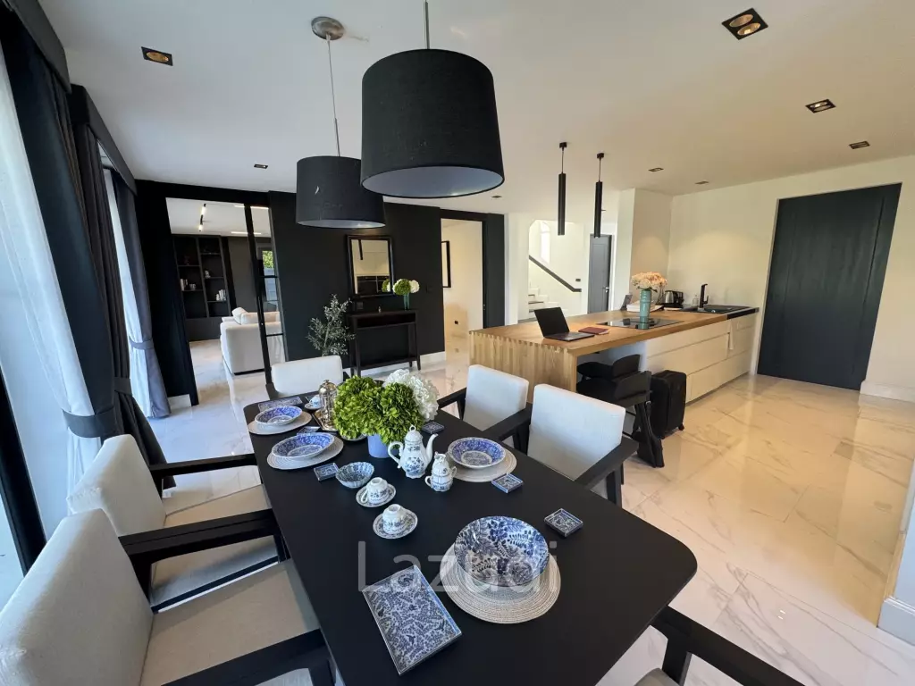 5 Bedrooms 6 Bathrooms 489 SQ.M. Highgrove Villas