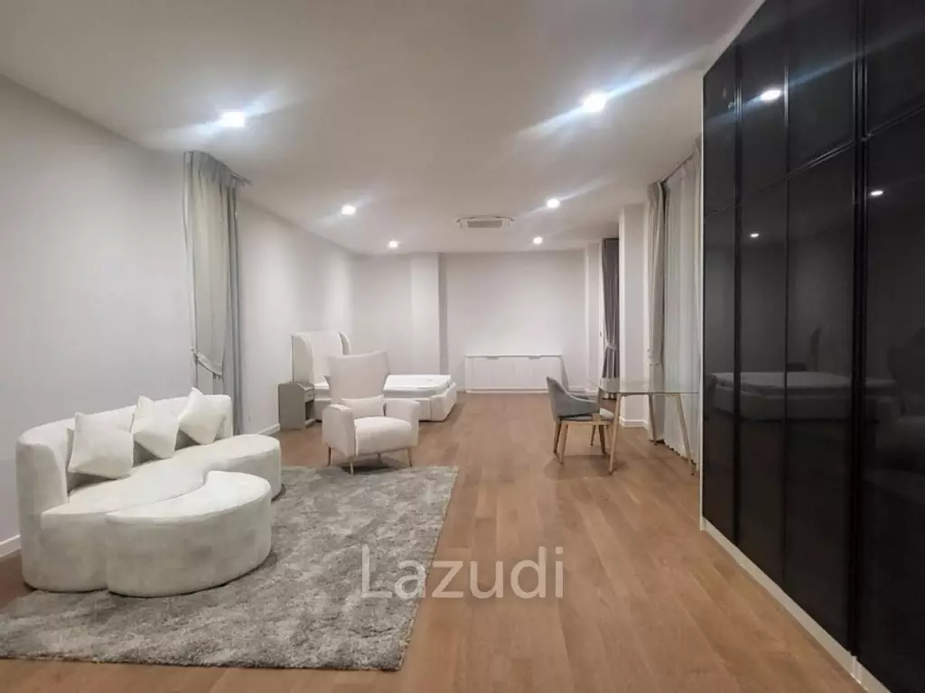 4bed 5bath maid room  552Sqm for rent at BuGaan Rama9 - Mengjai