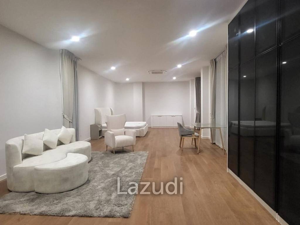 4bed 5bath maid room  552Sqm for rent at BuGaan Rama9 - Mengjai