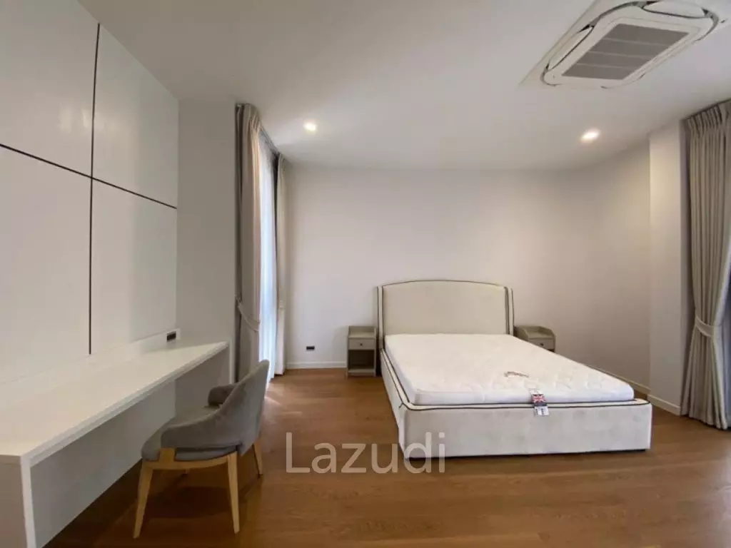 4bed 5bath maid room  552Sqm for rent at BuGaan Rama9 - Mengjai