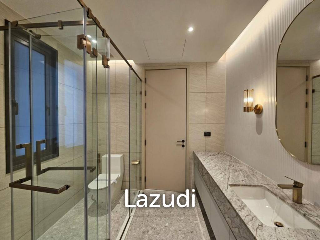 4bed 5bath maid room  552Sqm for rent at BuGaan Rama9 - Mengjai