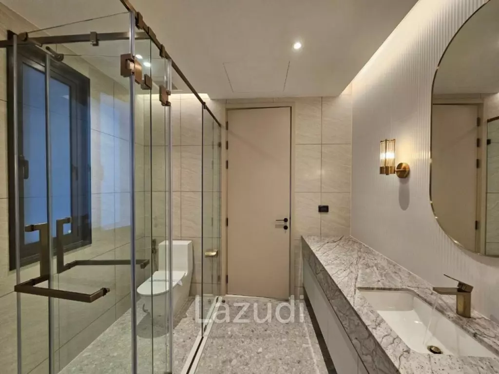 4bed 5bath maid room  552Sqm for rent at BuGaan Rama9 - Mengjai
