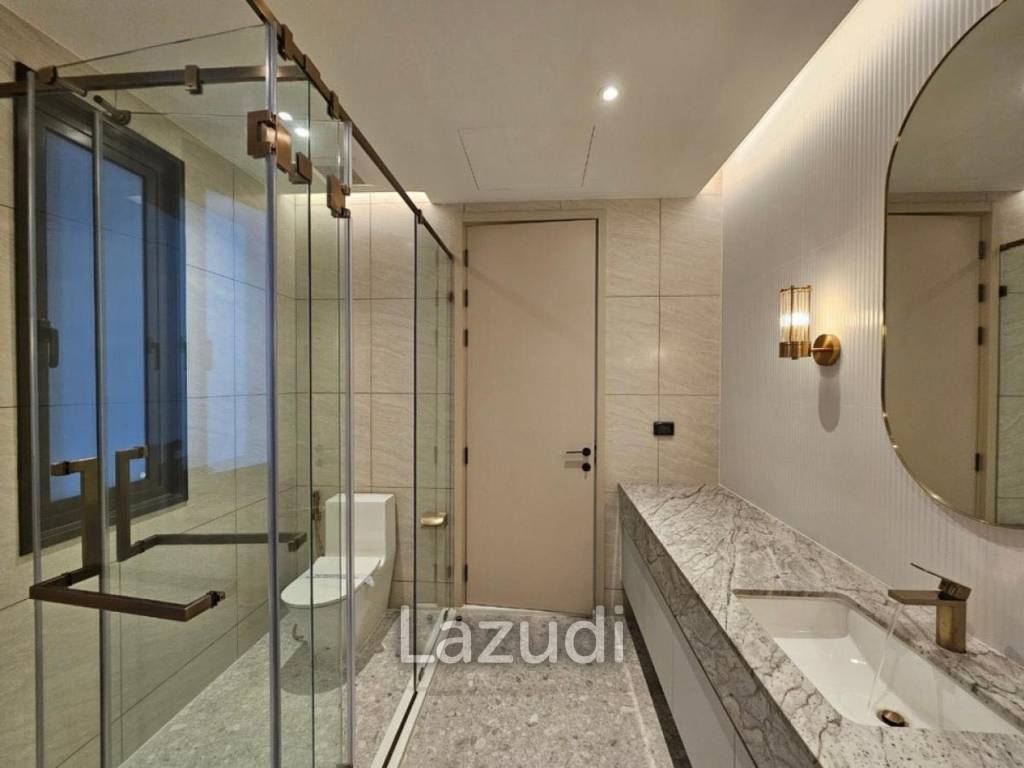 4bed 5bath maid room  552Sqm for rent at BuGaan Rama9 - Mengjai